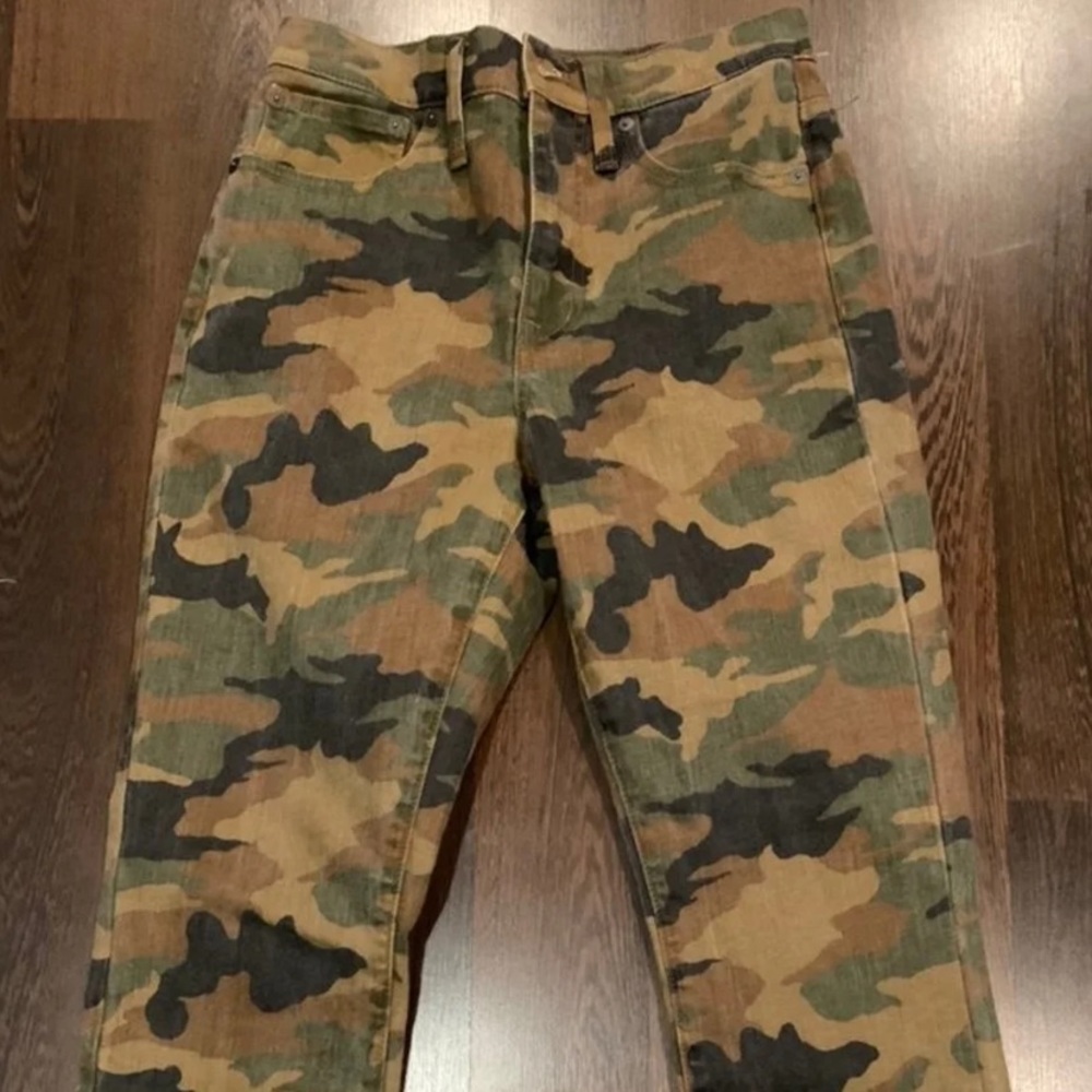 Like new Madewell Camouflage jeans size 24. Still has string from tag Never worn